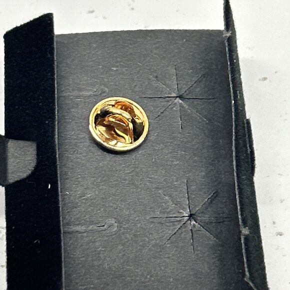 VTG ‘93 AVON Lapel/Hat Pin Breast Cancer Awareness Enamel Ribbon & Gold Toned - Picture 3 of 6